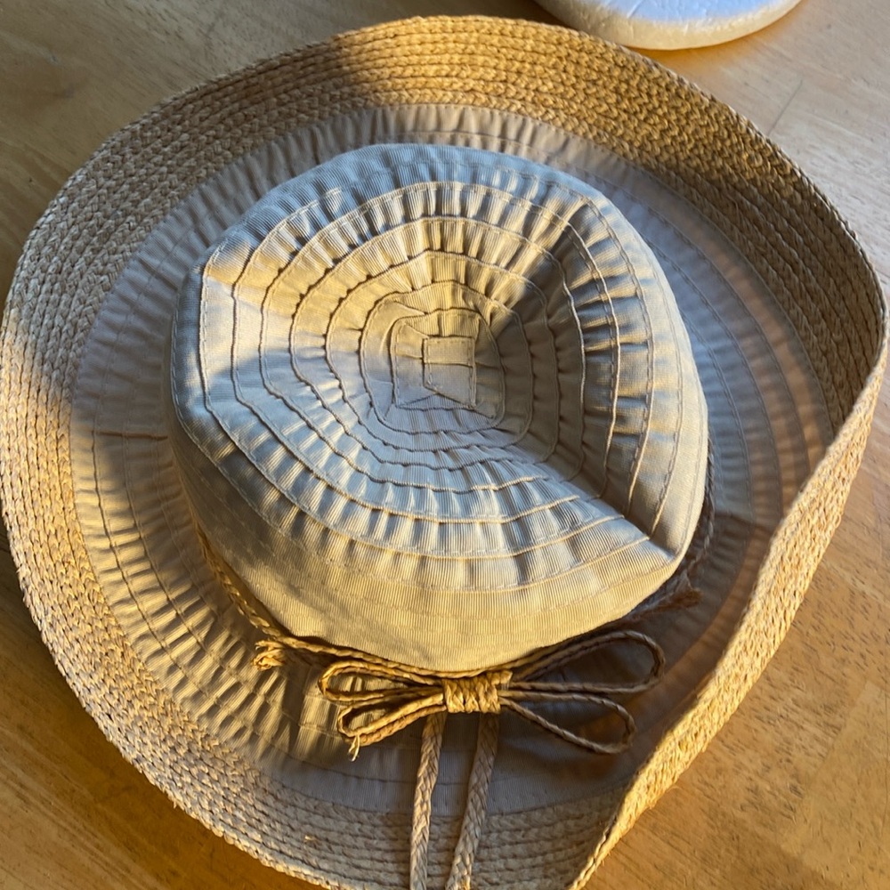 Scala Summer Hat In Great Condition Like New - image 6